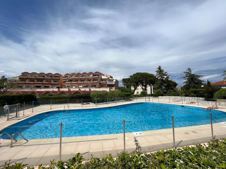 4 Personnes Mer, Piscine, Parking, Tennis, Wifi Antibes