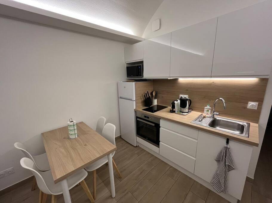4 Personnes Mer, Piscine, Parking, Tennis, Wifi Antibes